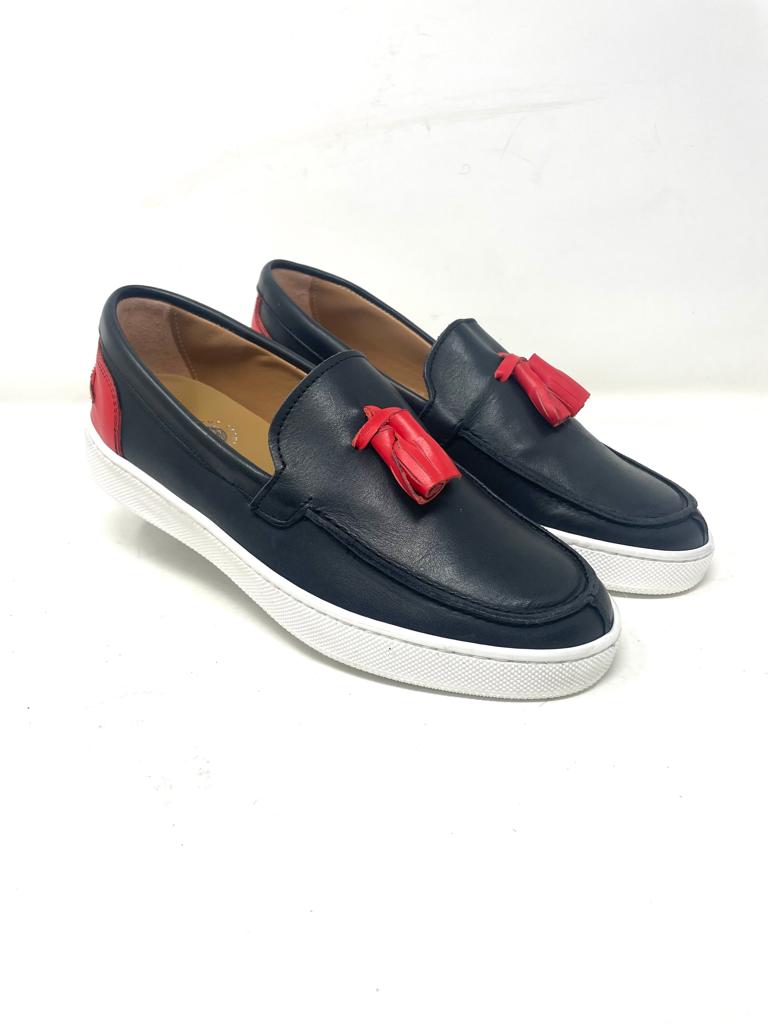 Mocassino con nappine modello Maddalena in vera pelle bicolore made in Italy fondo gomma cucito