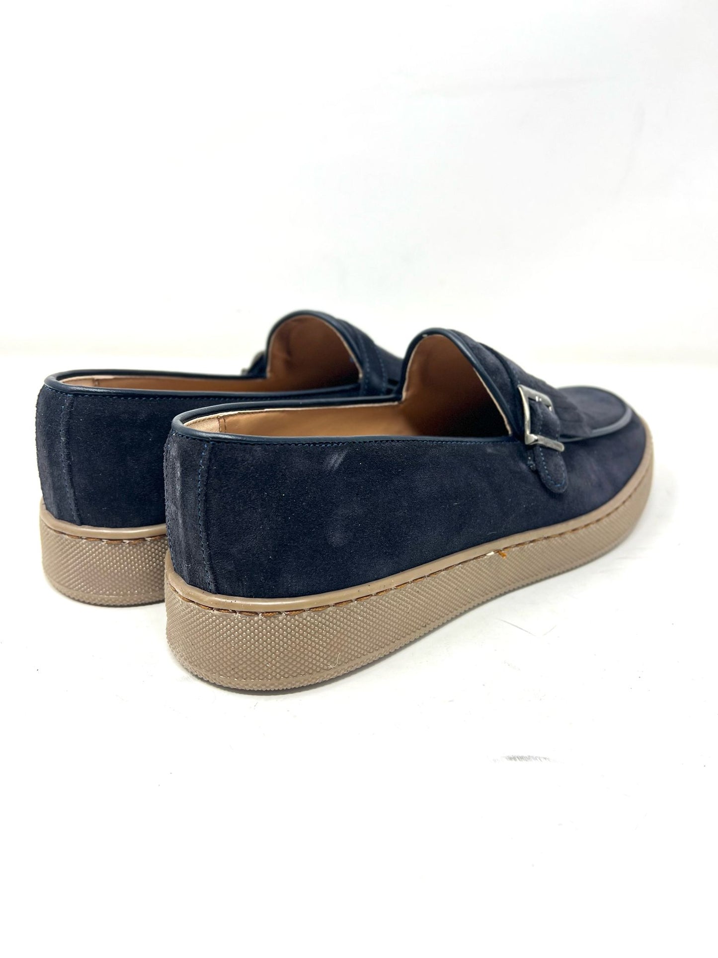 Mocassino scamosciato con frange e fibbia fondo gomma cucito