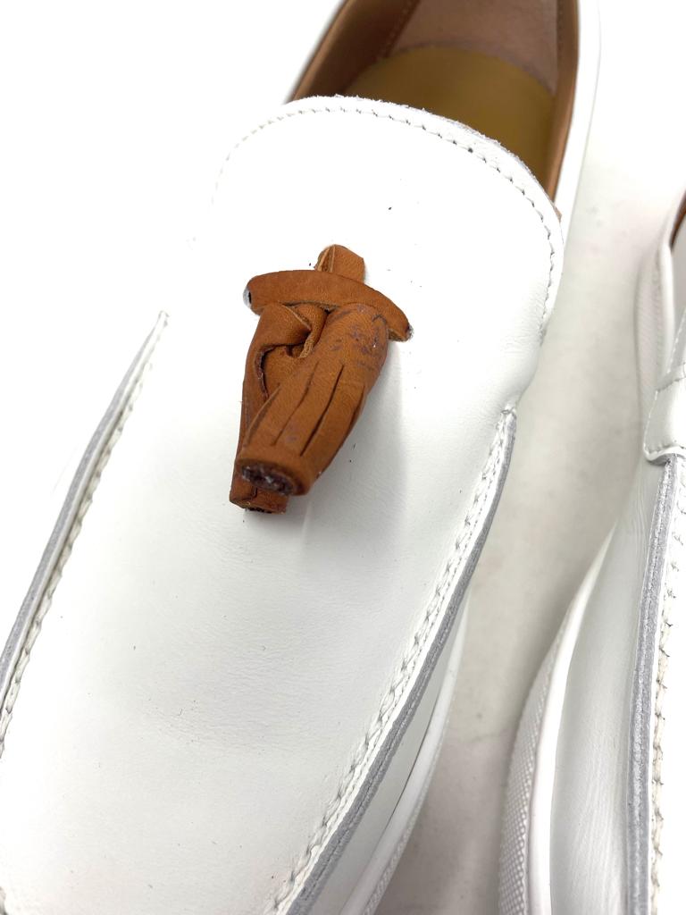 Mocassino con nappine modello Maddalena in vera pelle bicolore made in Italy fondo gomma cucito