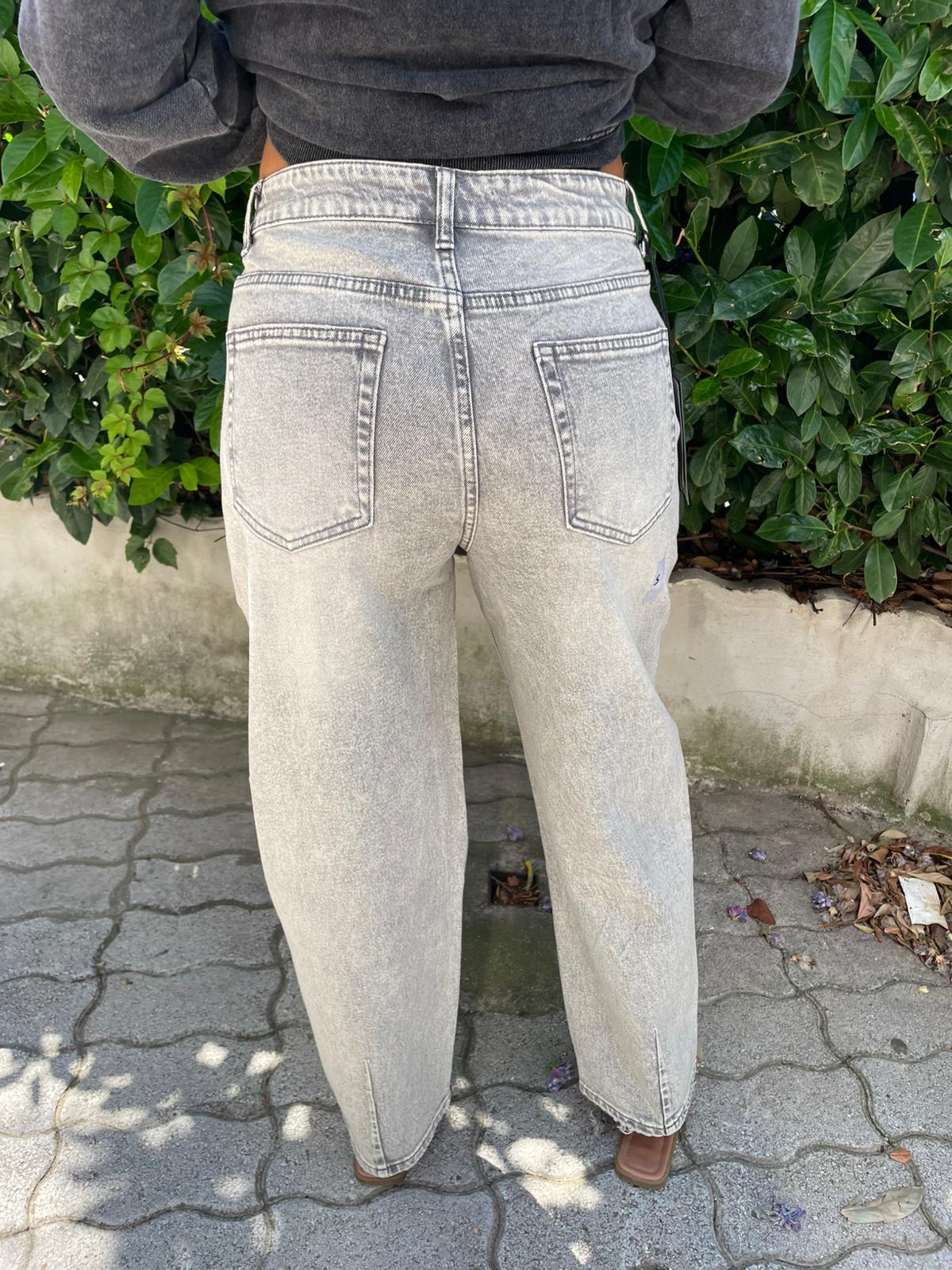 Jeans Balloon con Strass – Stile e Comfort