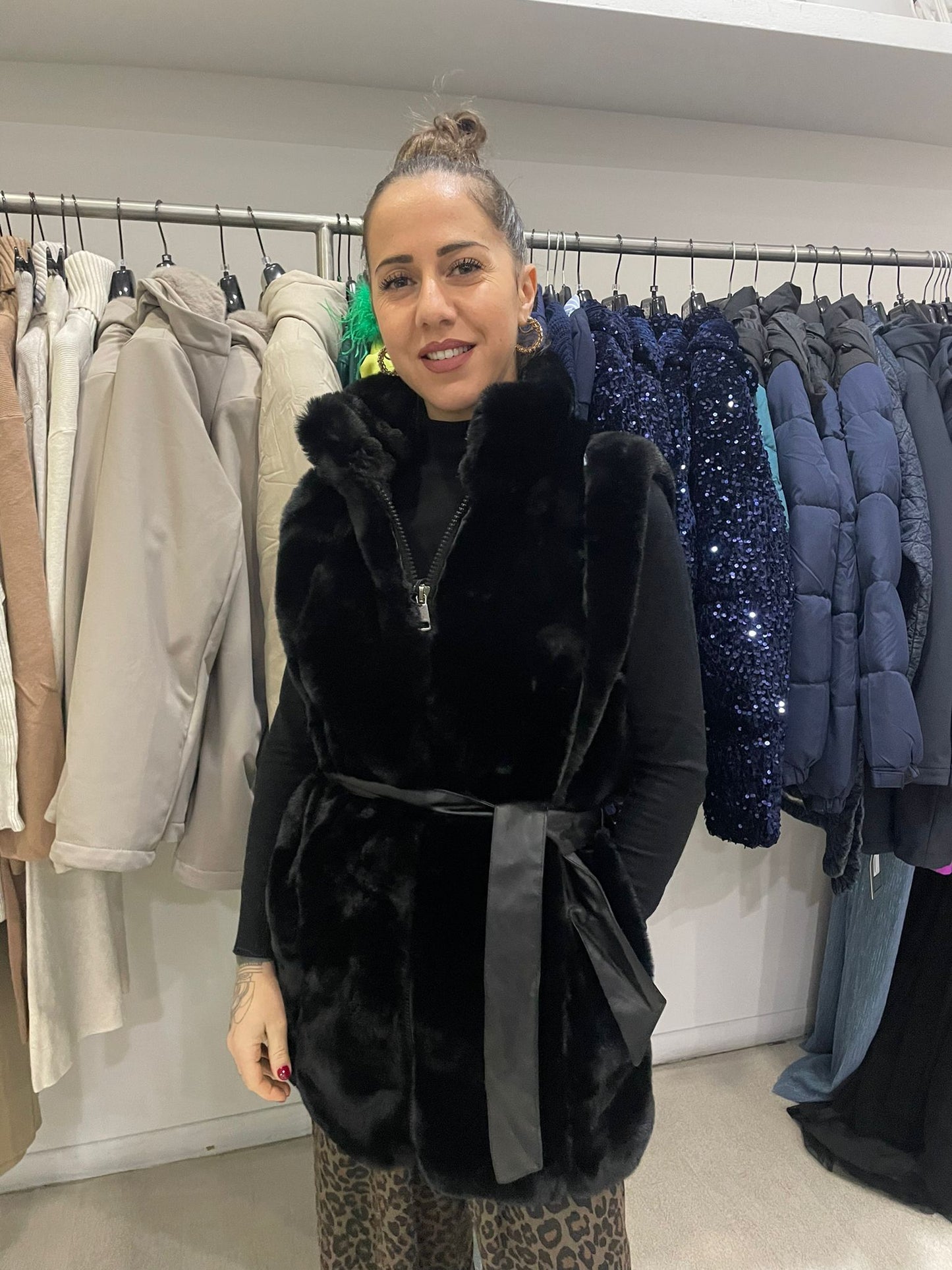 gilet eco pelliccia con cintura