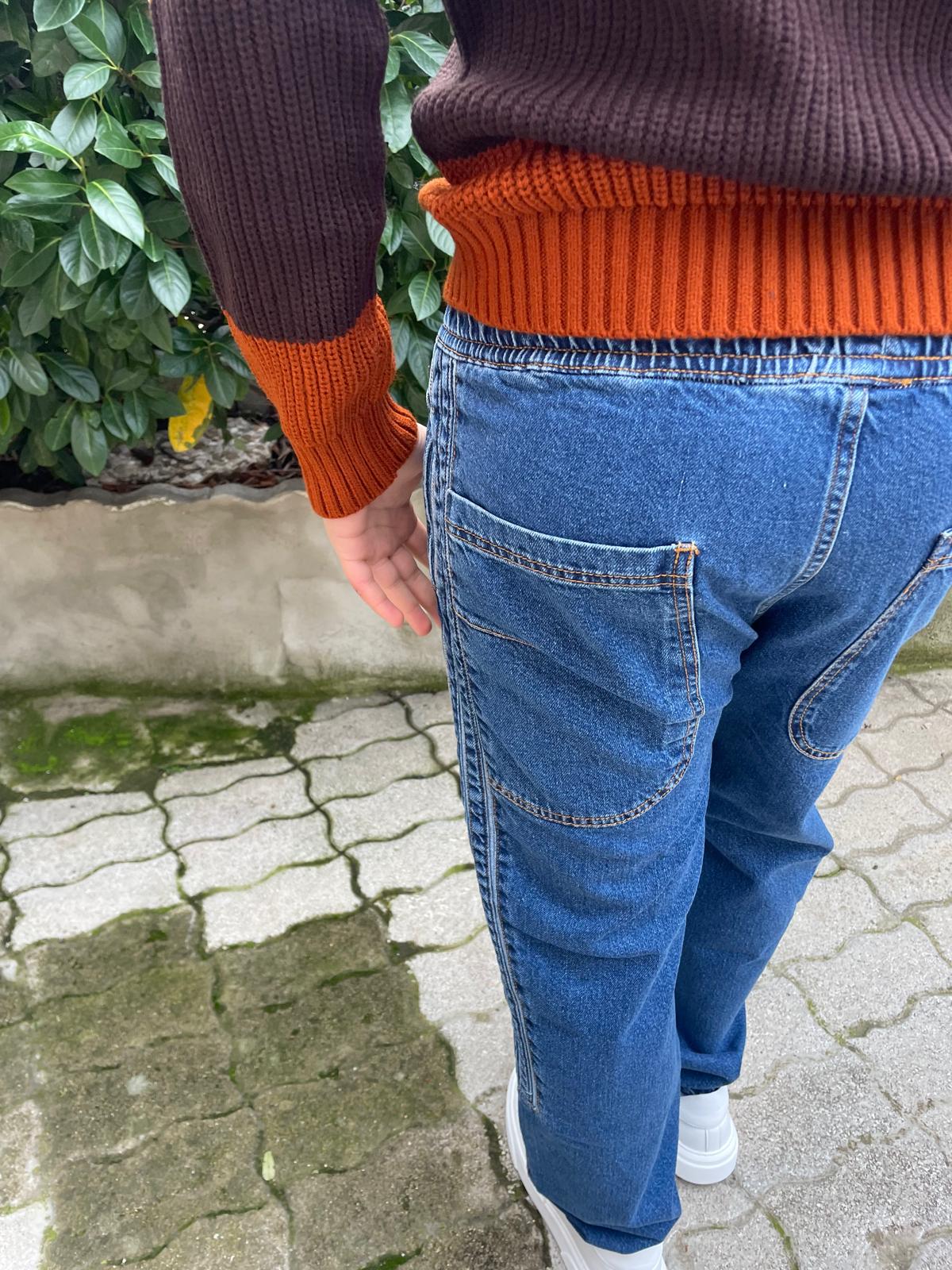 Jeans con elastico in vita e riga laterale