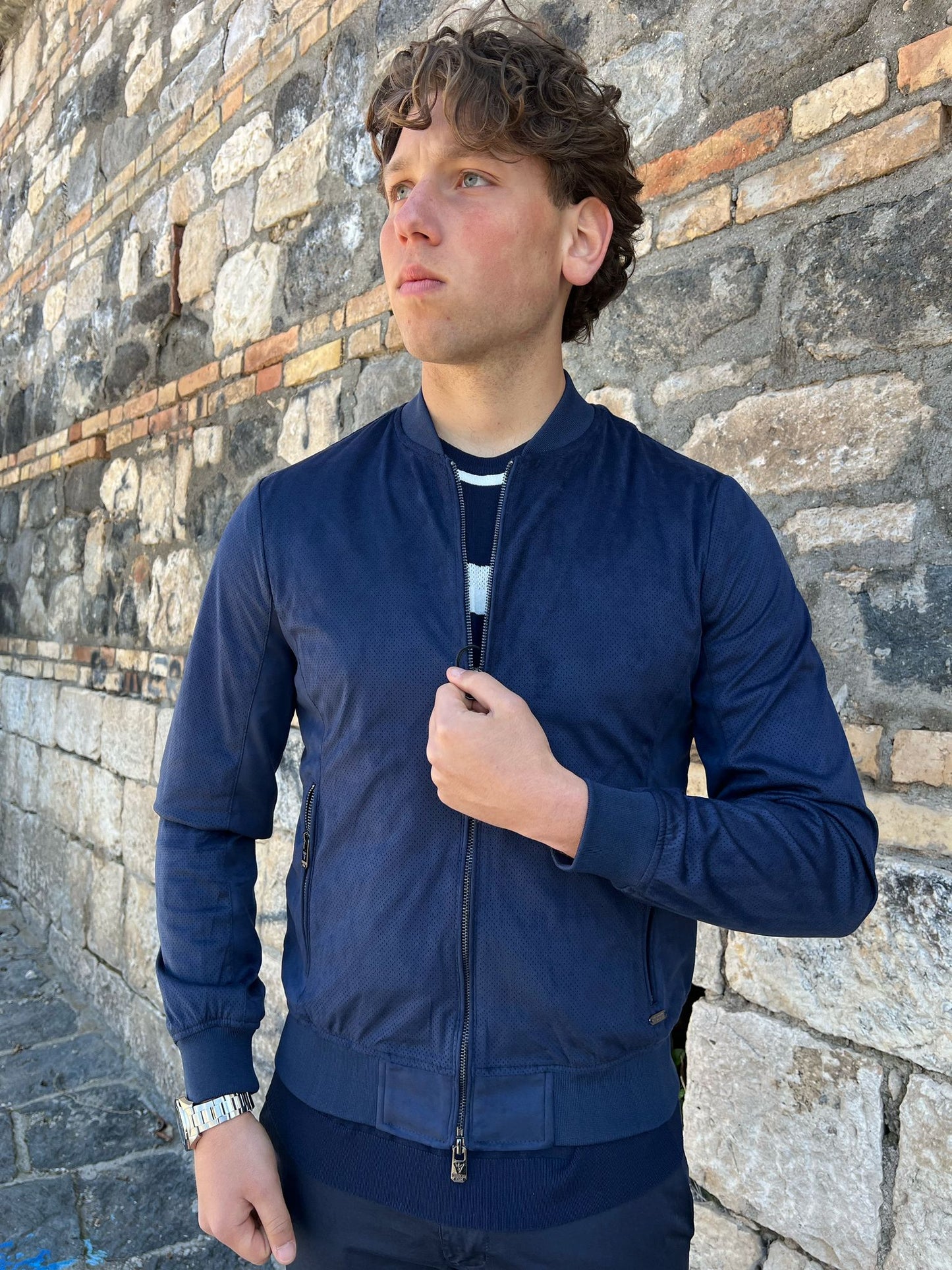 Giubbotto Uomo in Eco-Camoscio Traforato – Stile Leggero e Raffinato