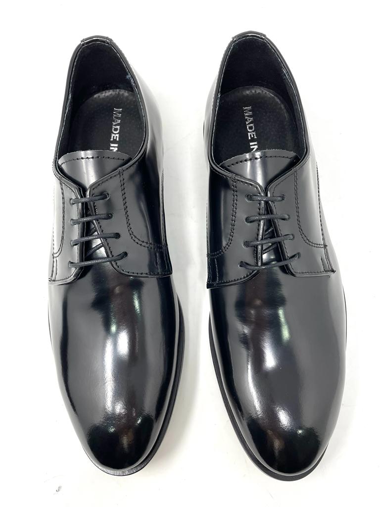 Patent leather ceremony lace-up shoes with leather sole