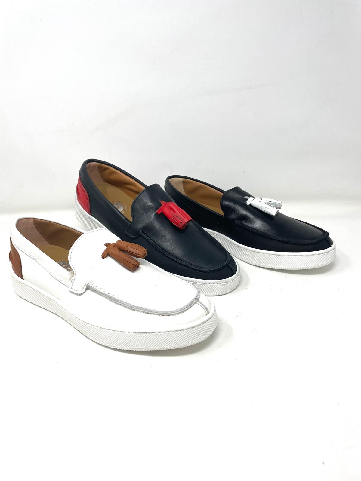 Mocassino con nappine modello Maddalena in vera pelle bicolore made in Italy fondo gomma cucito