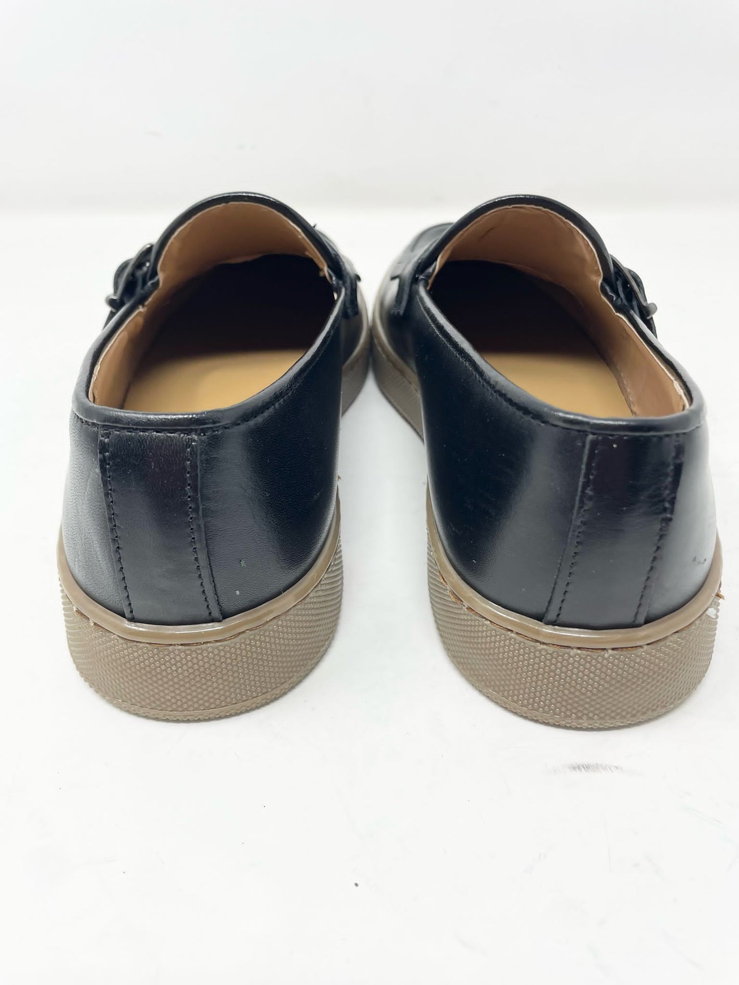 Mocassino in vera pelle con frange e fibbia fondo gomma cucito