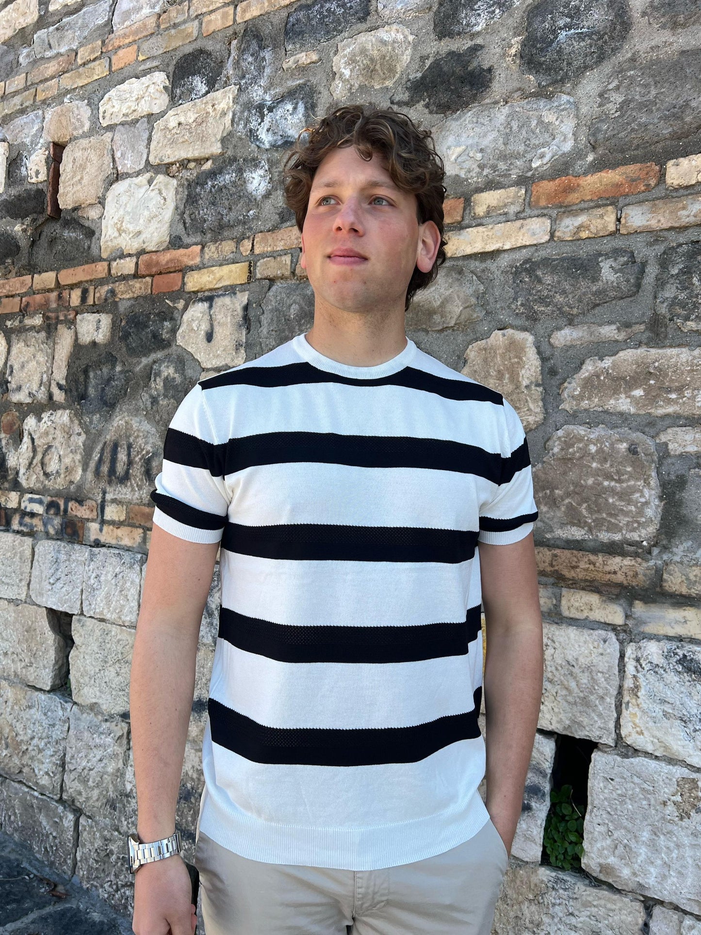 Maglia Girocollo Rigata Uomo Traforata – Stile e Freschezza Estiva