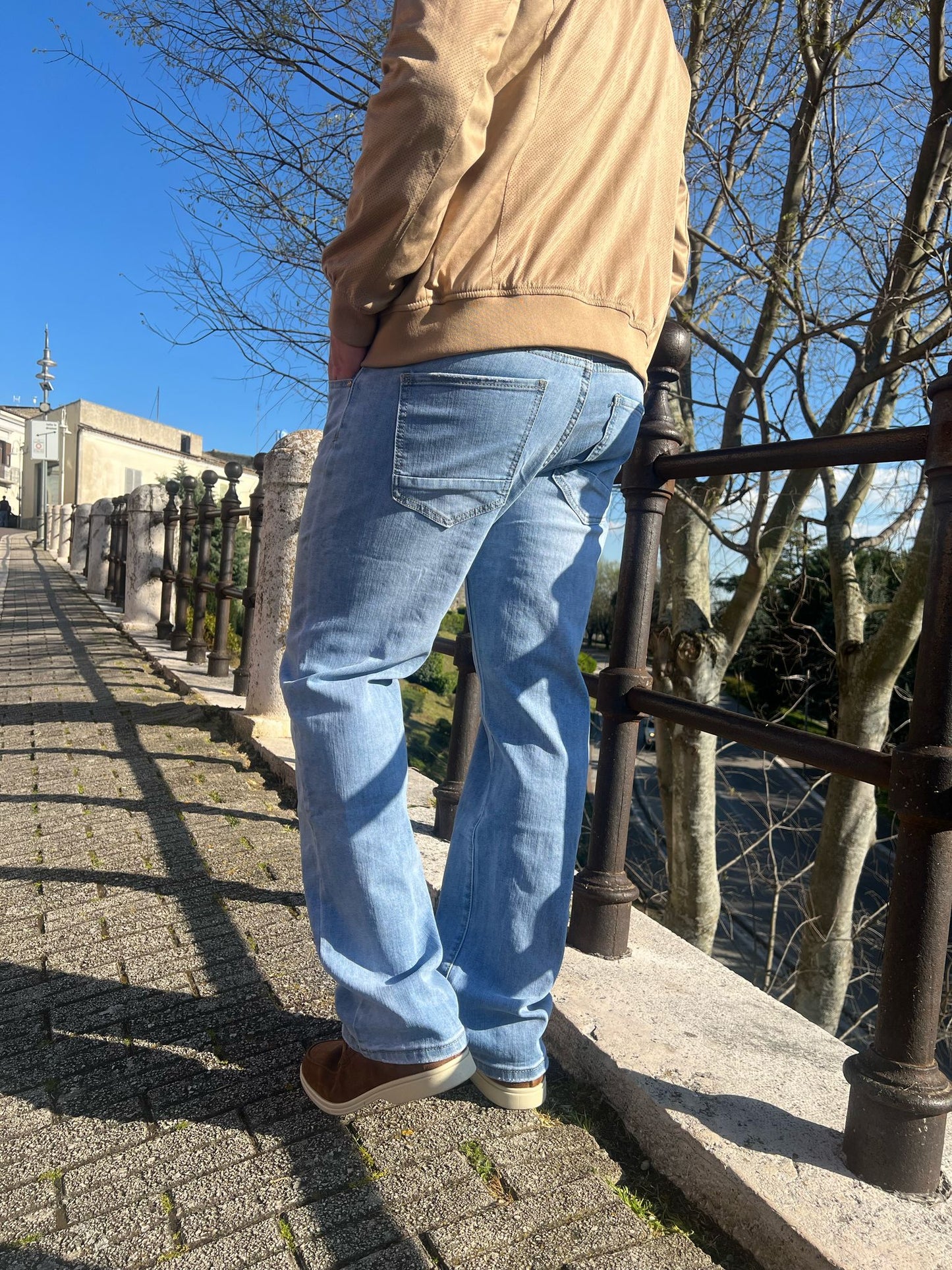 Maglia Girocollo Uomo in Cotone Leggero – Semplice, Fresca, Versatile