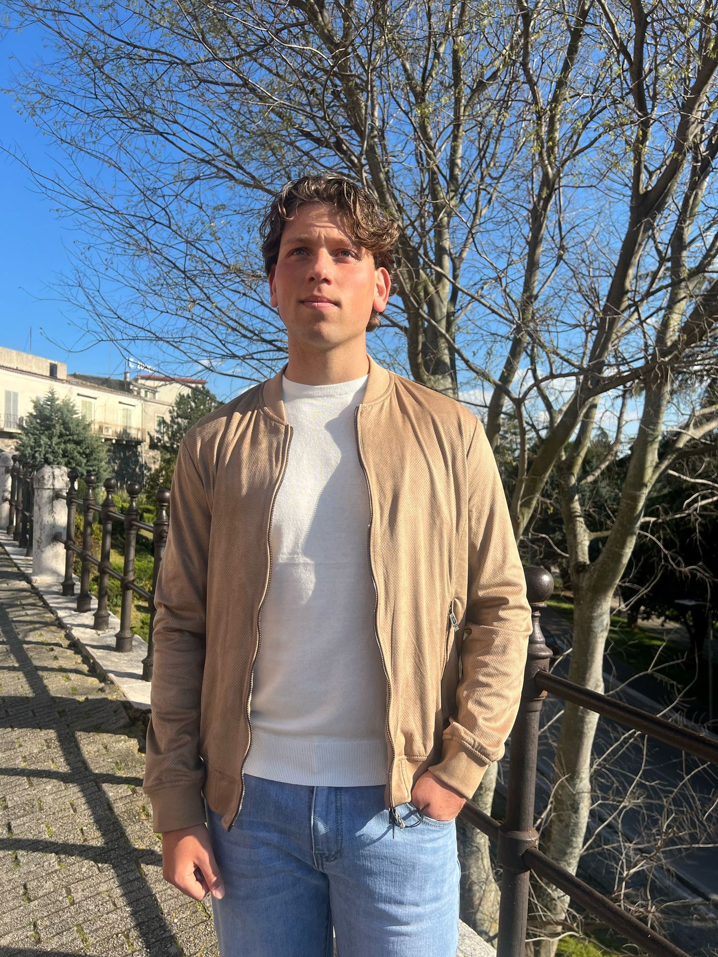 Maglia Girocollo Uomo in Cotone Leggero – Semplice, Fresca, Versatile