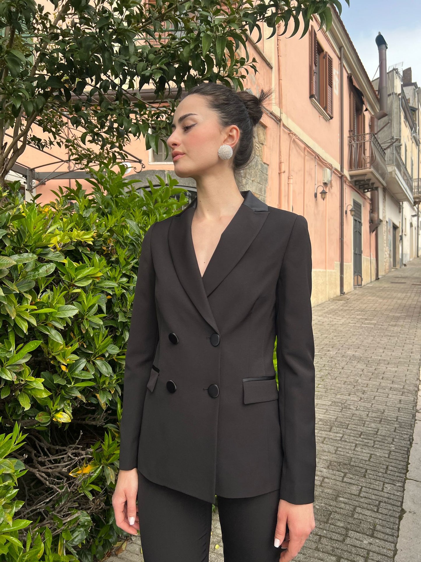 Completo Doppio Petto – Revers in Raso e Pantalone a Zampa