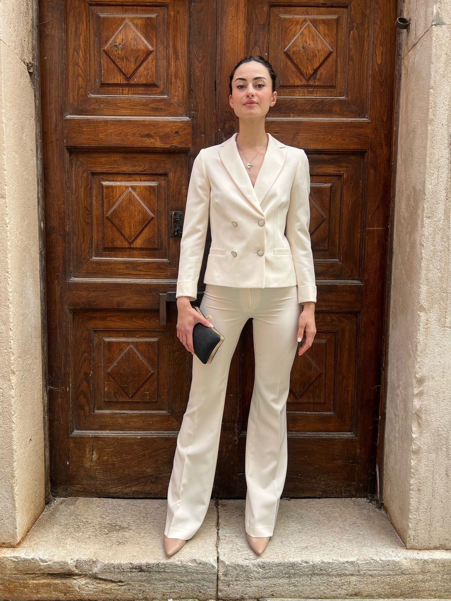 Completo Uomo Doppio Petto con Giacca Corta – Eleganza Contemporanea
