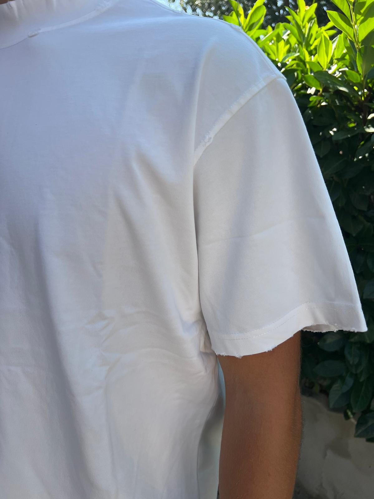 t-shirt over mezza manica con rotture