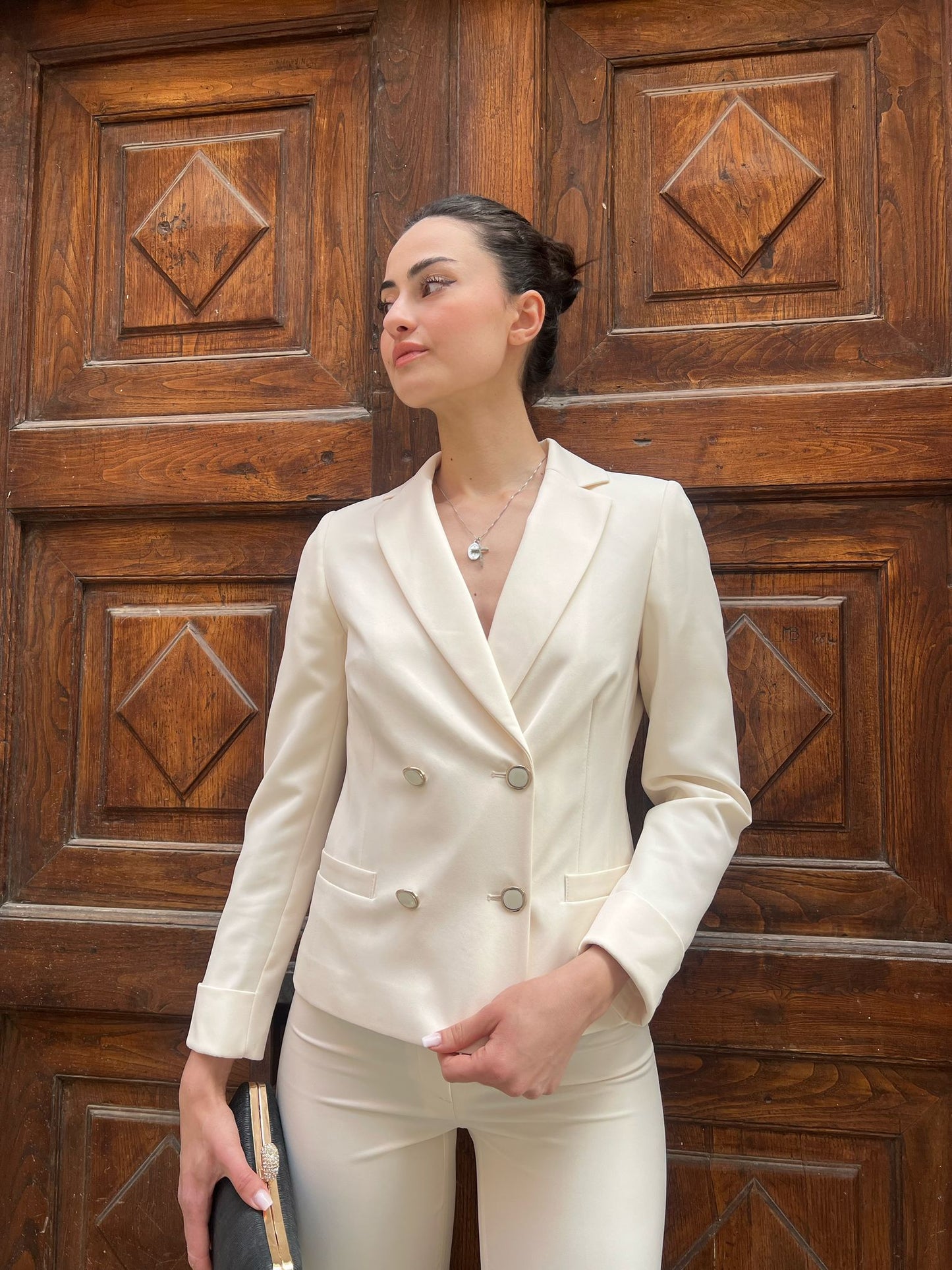 Completo Uomo Doppio Petto con Giacca Corta – Eleganza Contemporanea