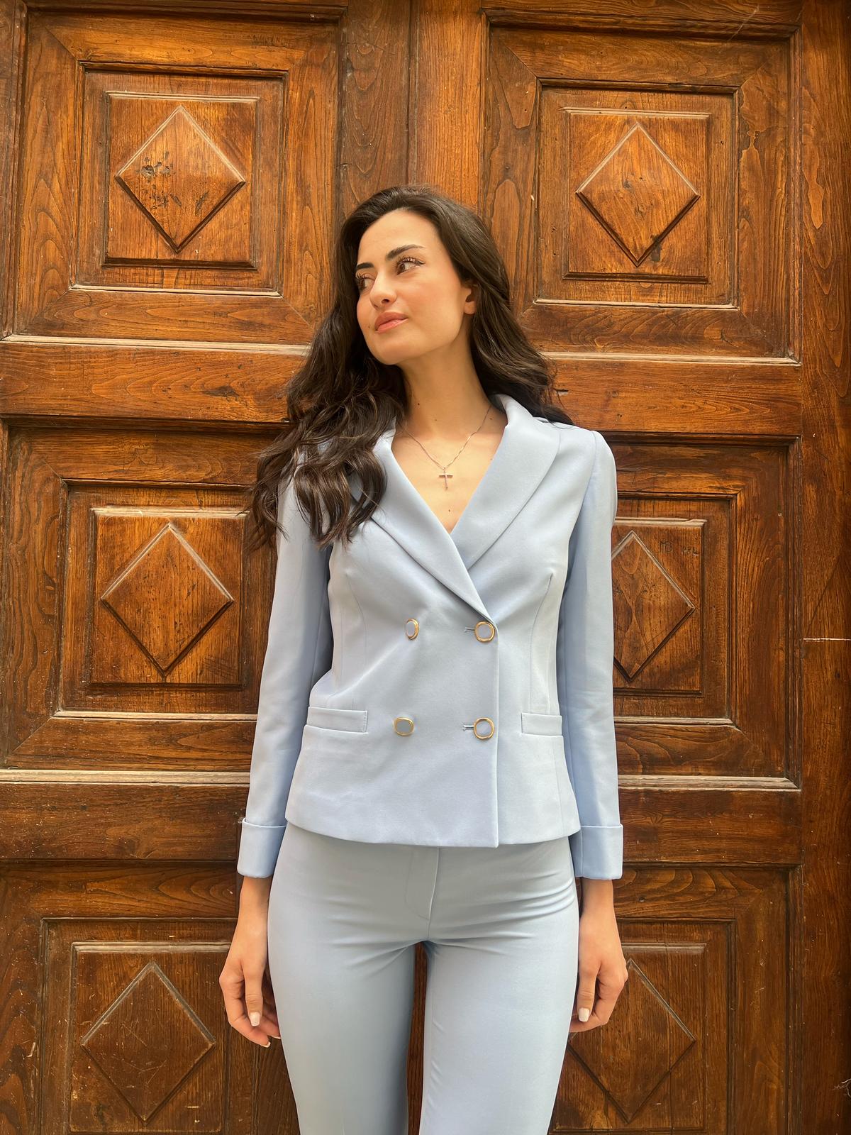 Completo Uomo Doppio Petto con Giacca Corta – Eleganza Contemporanea