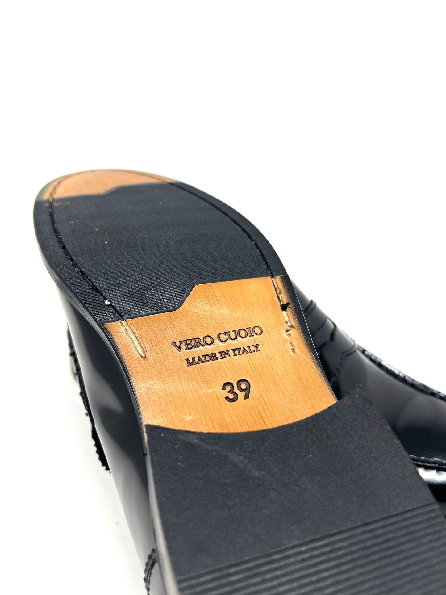 College real leather, leather sole with anti-slip sole