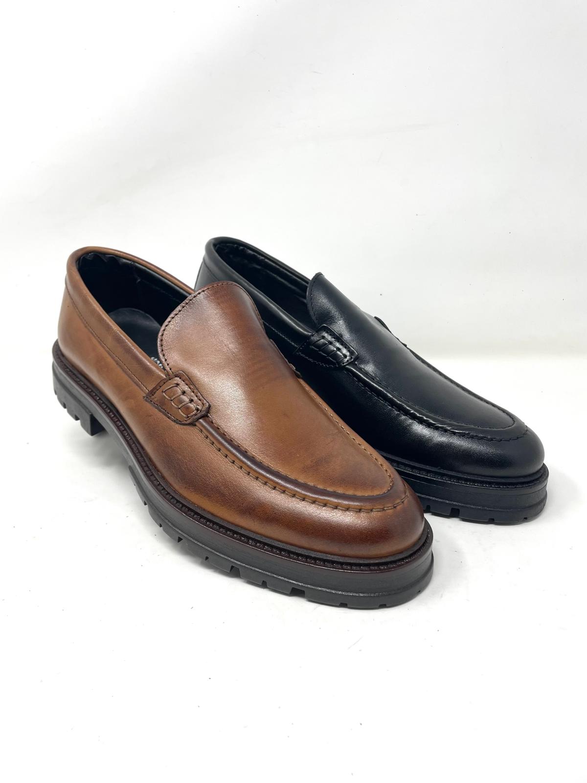 Mocassino liscio fondo vibram in vera pelle made in italy