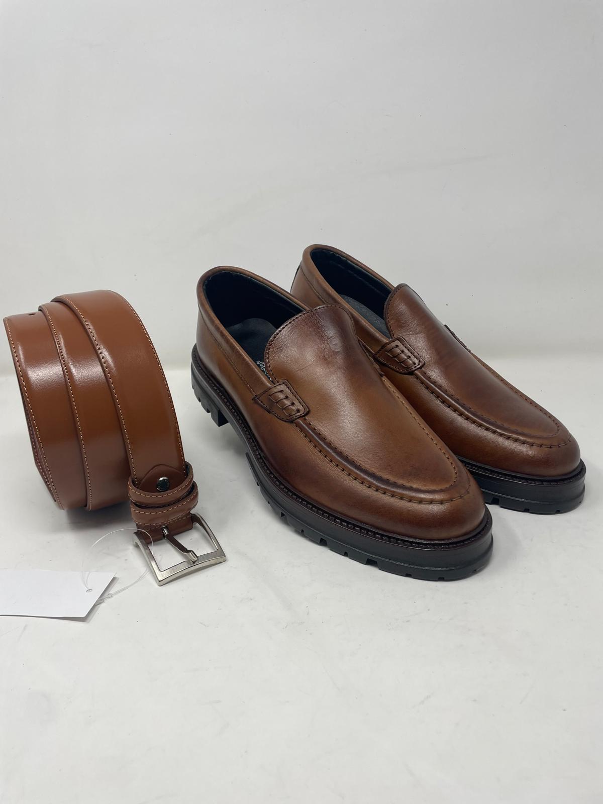 Mocassino liscio fondo vibram in vera pelle made in italy