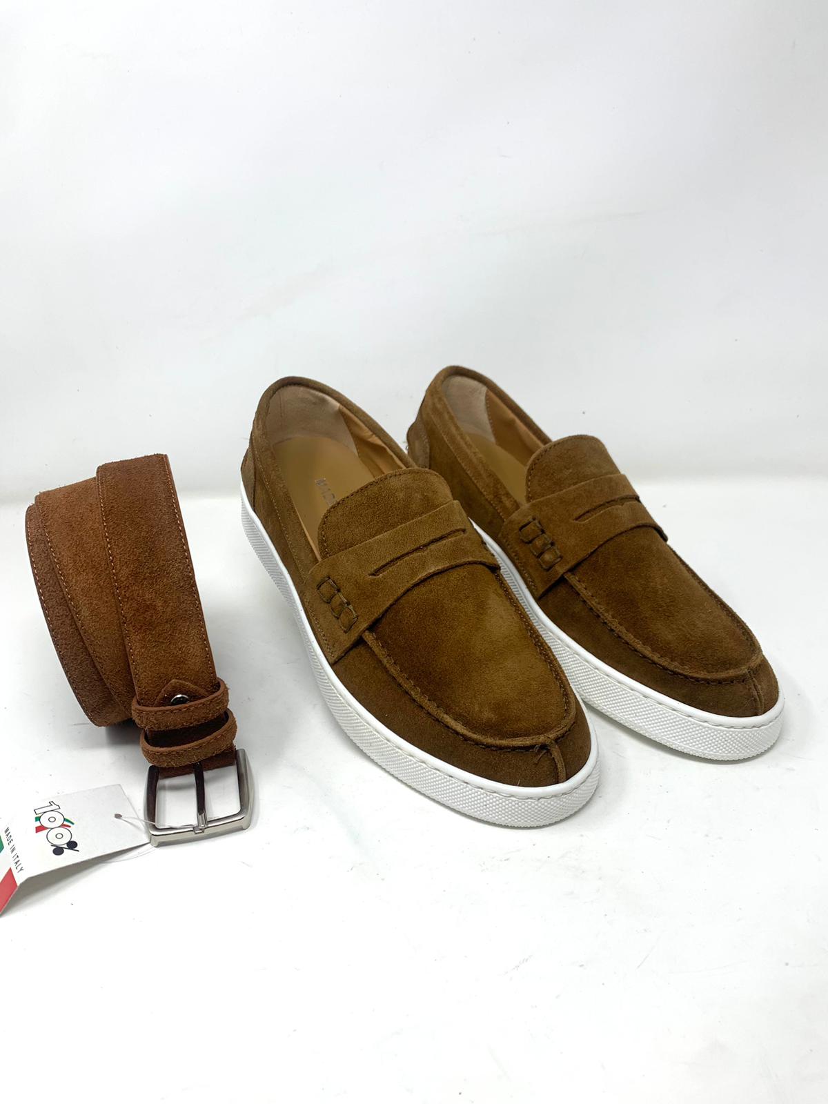 Suede moccasin
Stitched rubber boat bottom
