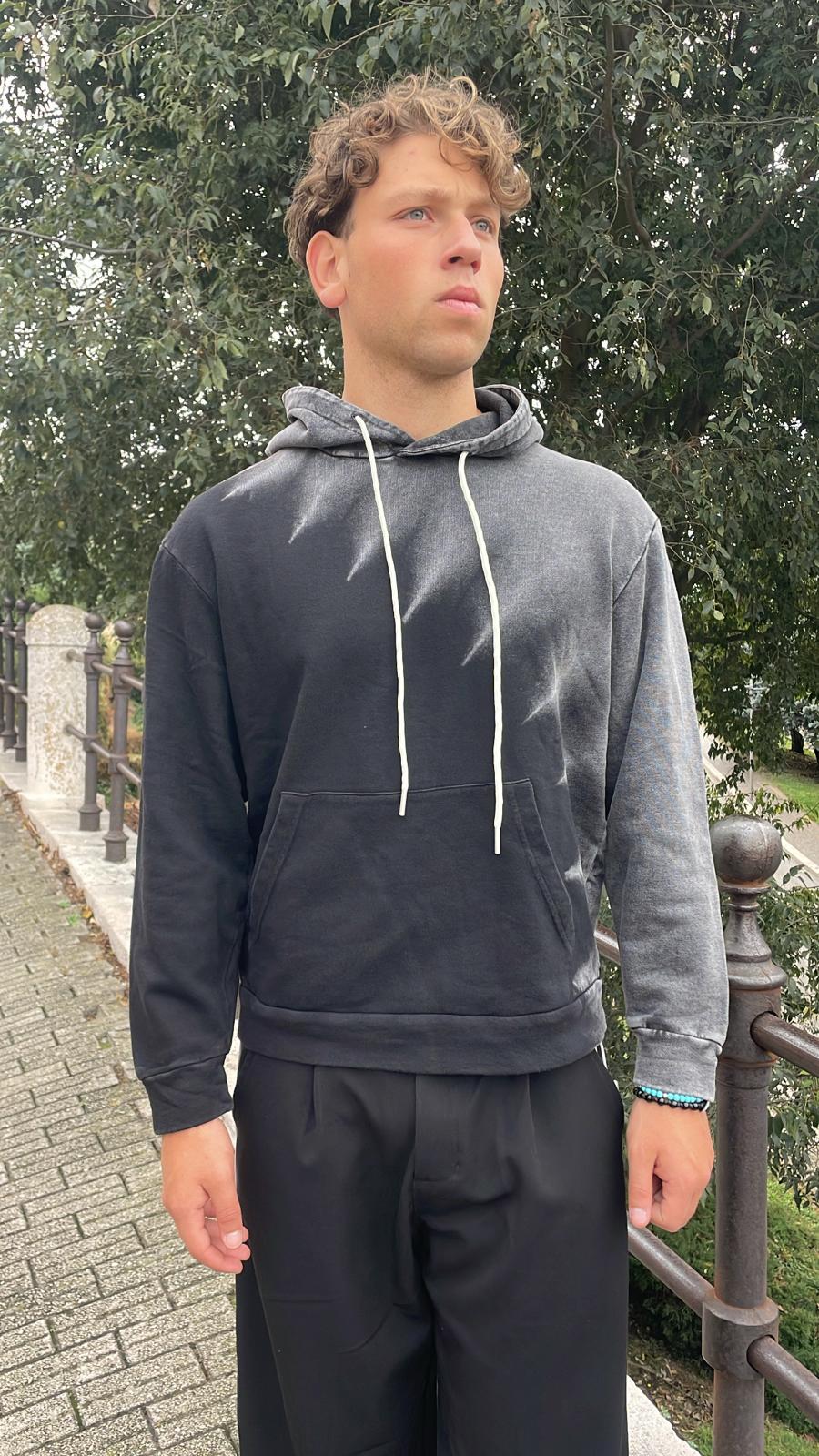 FELPA UOMO CON CAPPUCCIO EFFETTO SLAVATO