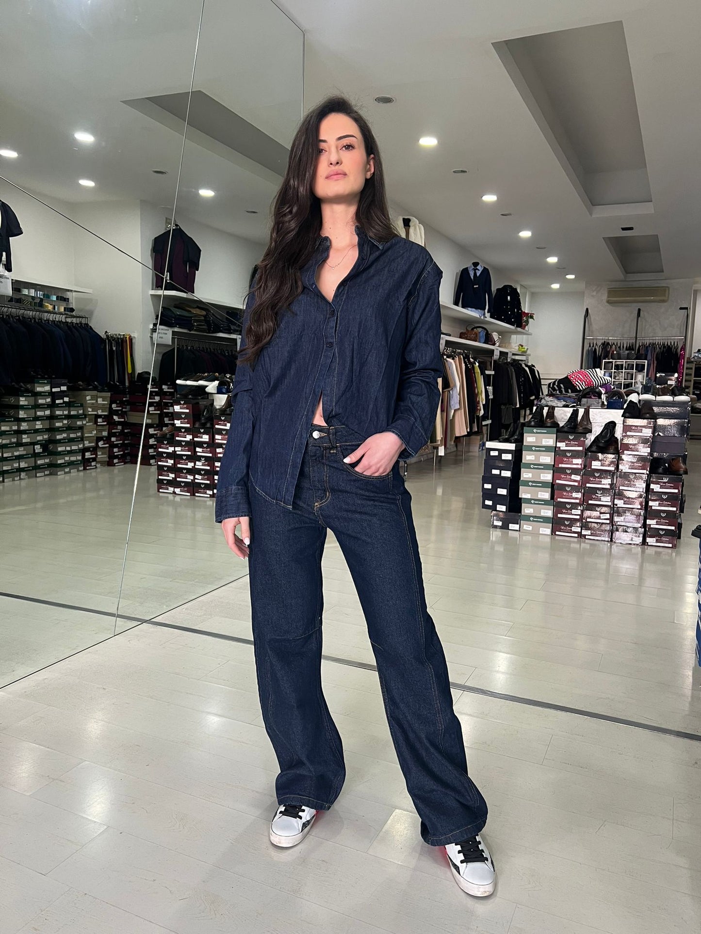 Jeans con cutiture laterali blu scuro gamba larga