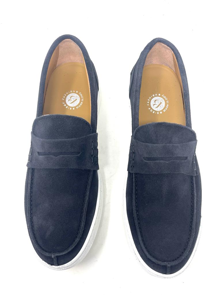 Suede moccasin
Stitched rubber boat bottom