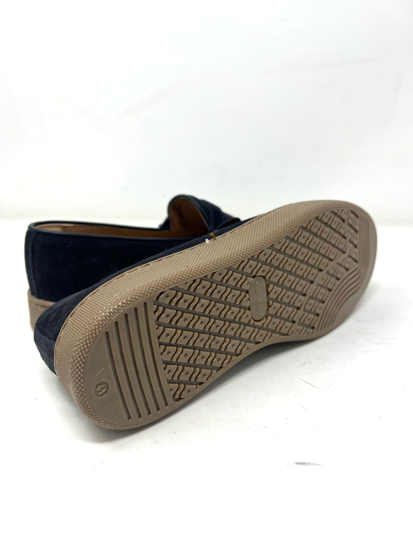 Mocassino scamosciato con frange e fibbia fondo gomma cucito