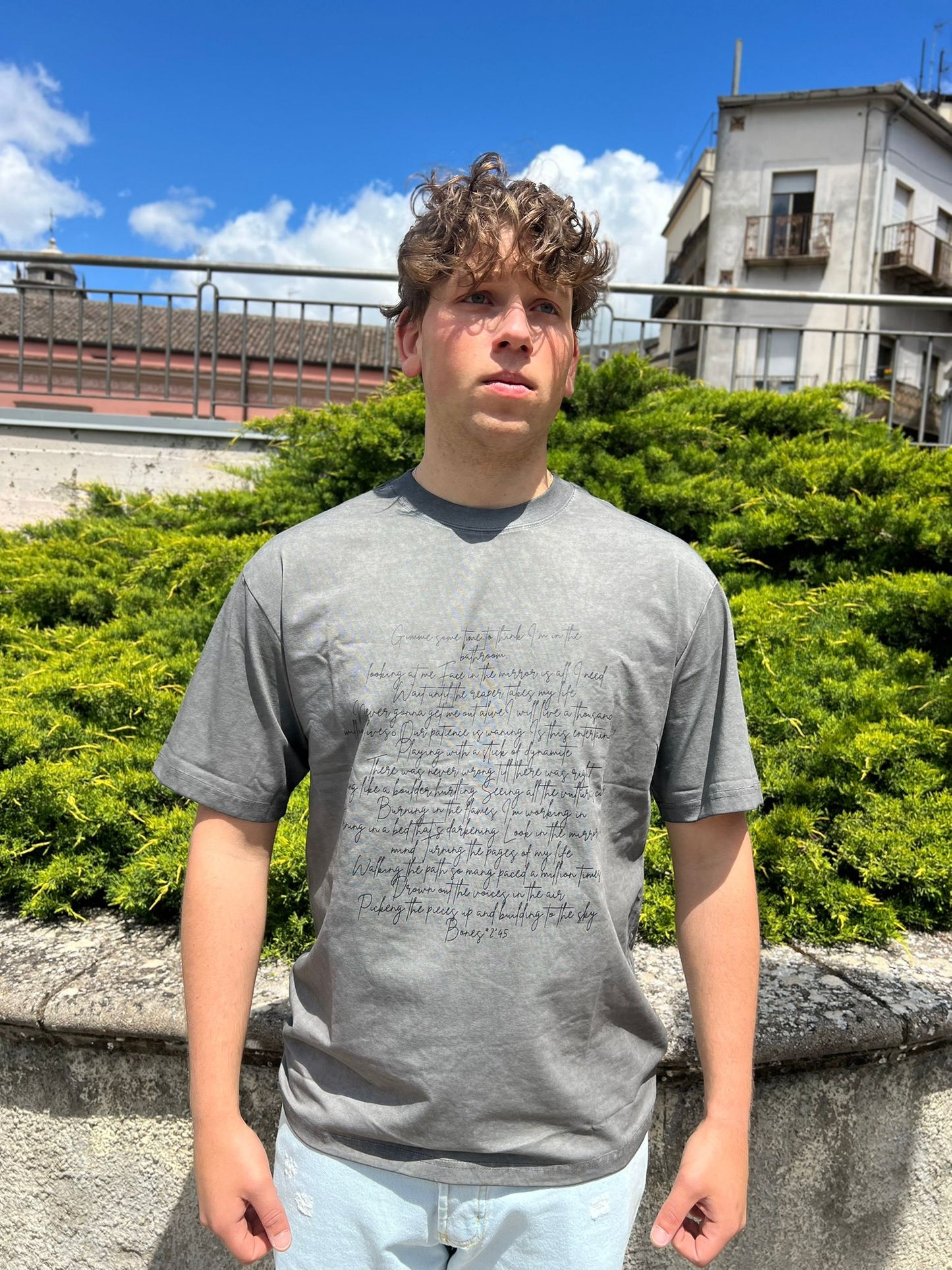 T-shirt Uomo con Scritte – Effetto Slavato e Vestibilità Ampia