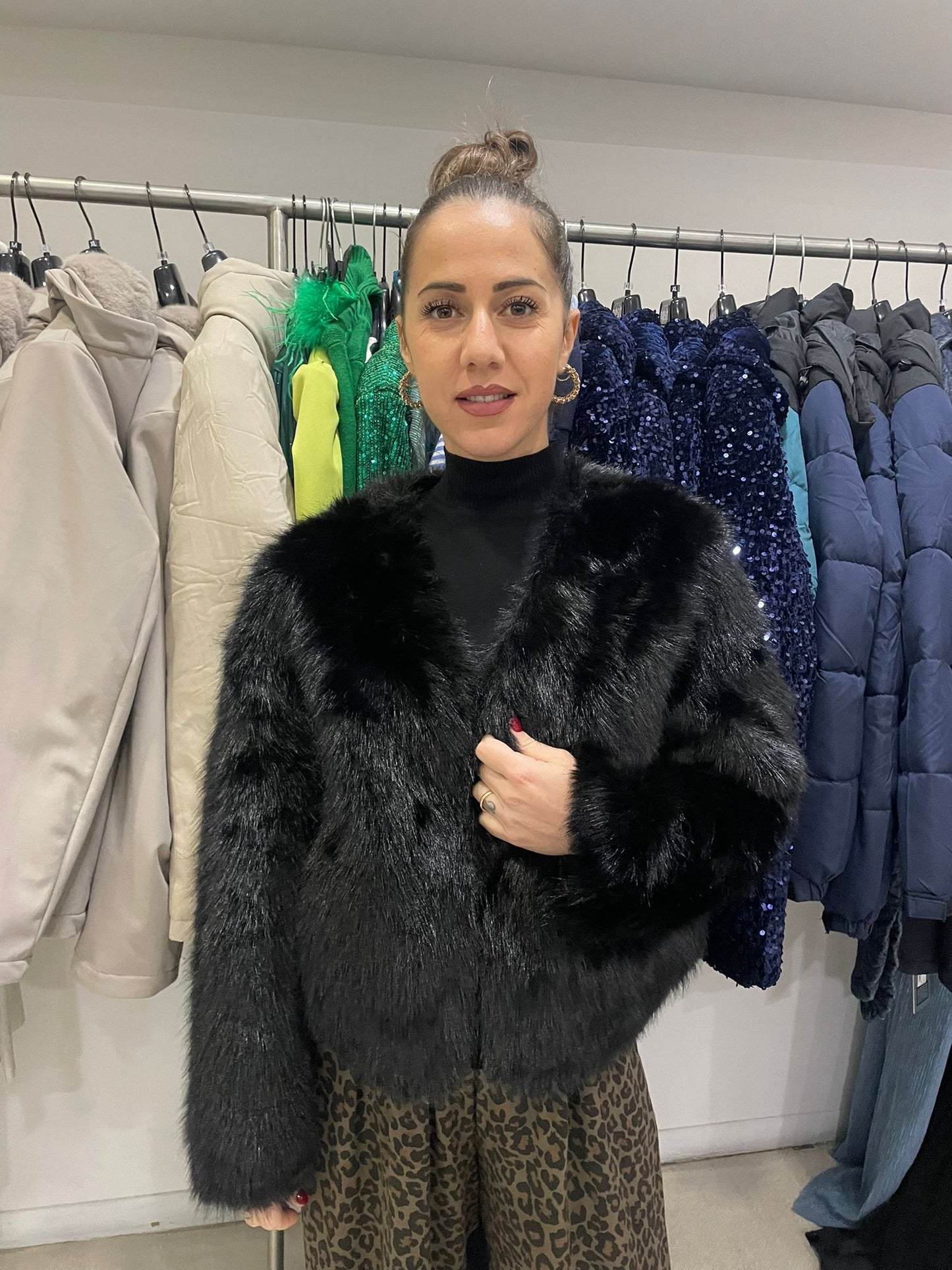Giacca scollo a V eco pelliccia