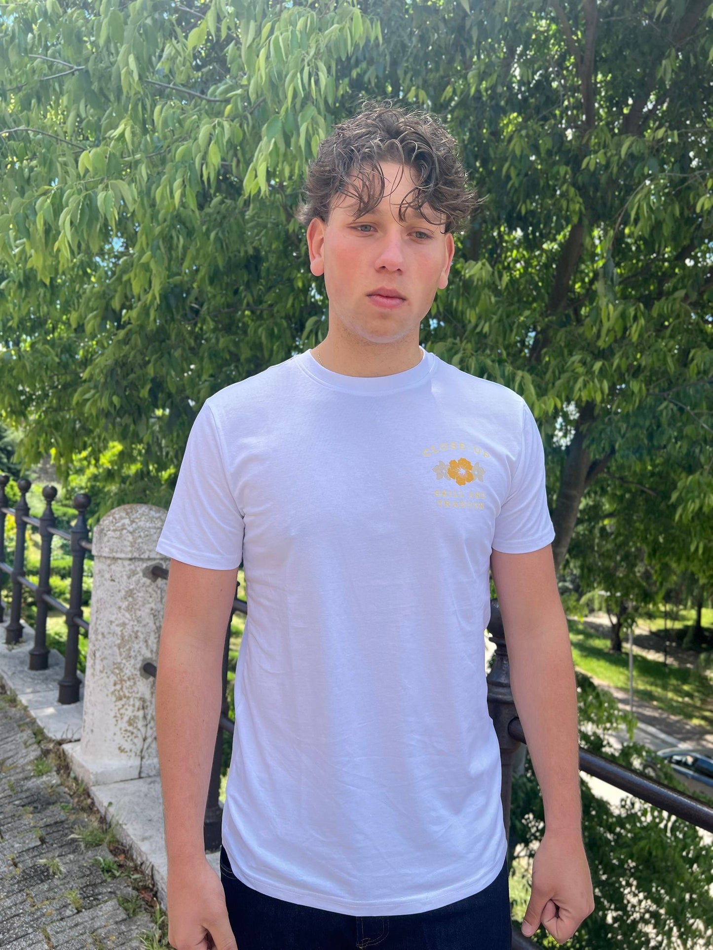 T-shirt Uomo con Stampa Fiori made in italy