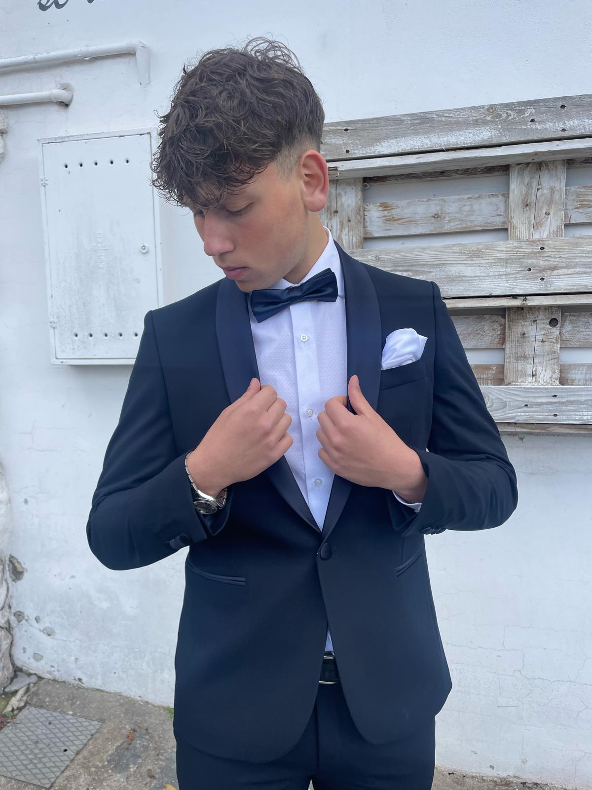 Abito smoking 2 pezzi mod Maggio S 17 Milano
tessuto elasticizzato elegante