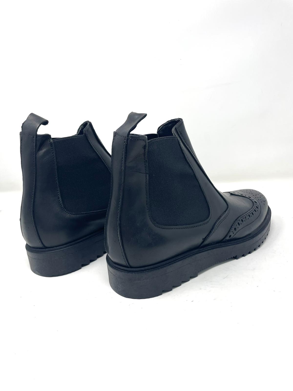 Beatles stivaletto con monogramma in vera pelle made in Italy fondo gomma piatto a zeppa