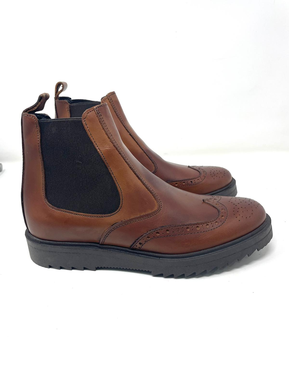 Beatles stivaletto con monogramma in vera pelle made in Italy fondo gomma piatto a zeppa