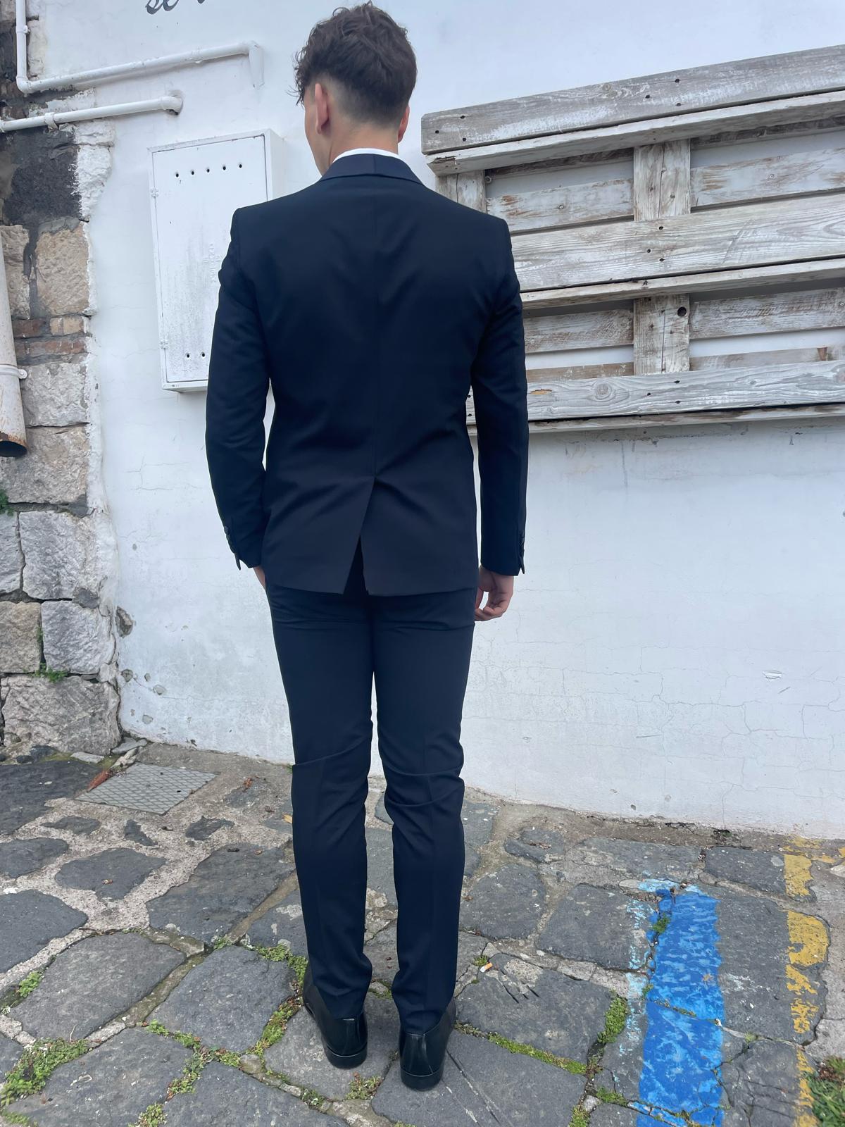 Abito smoking 2 pezzi mod Maggio S 17 Milano
tessuto elasticizzato elegante