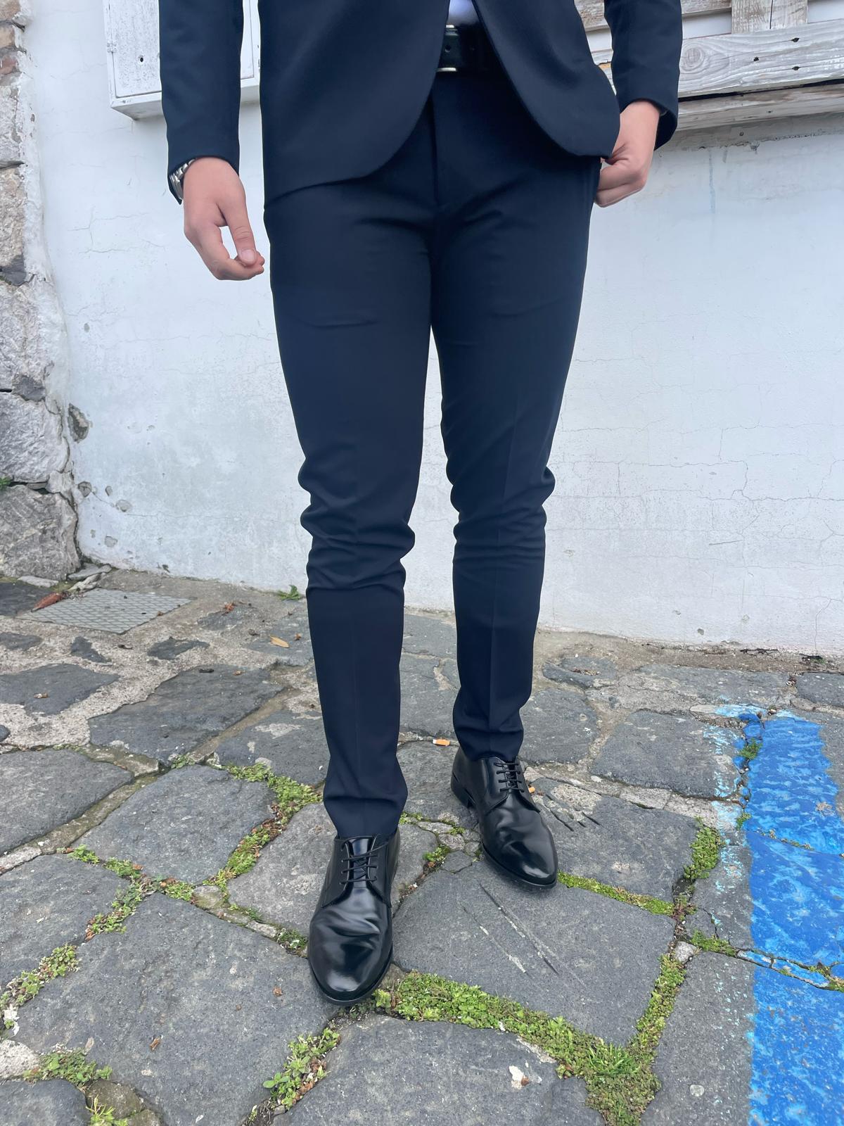 Abito smoking 2 pezzi mod Maggio S 17 Milano
tessuto elasticizzato elegante