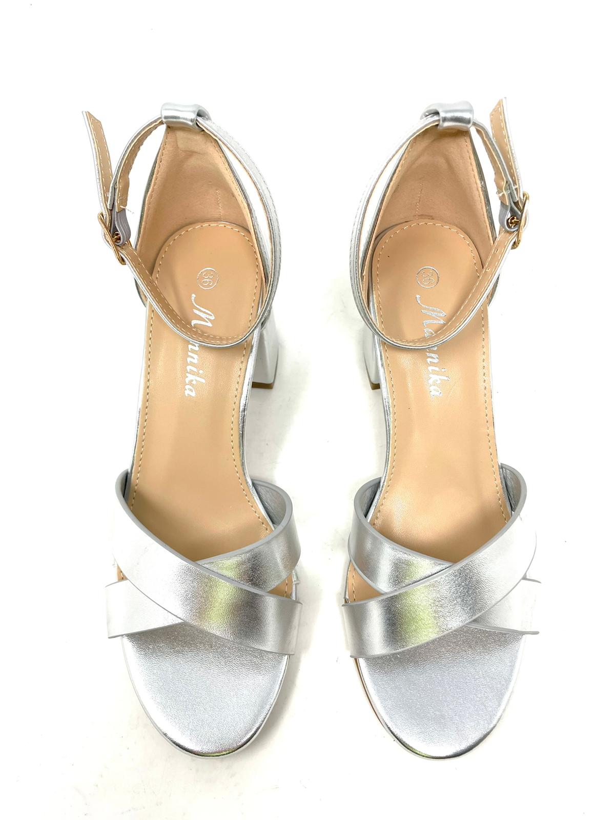 Heel 5 sandal with crossover