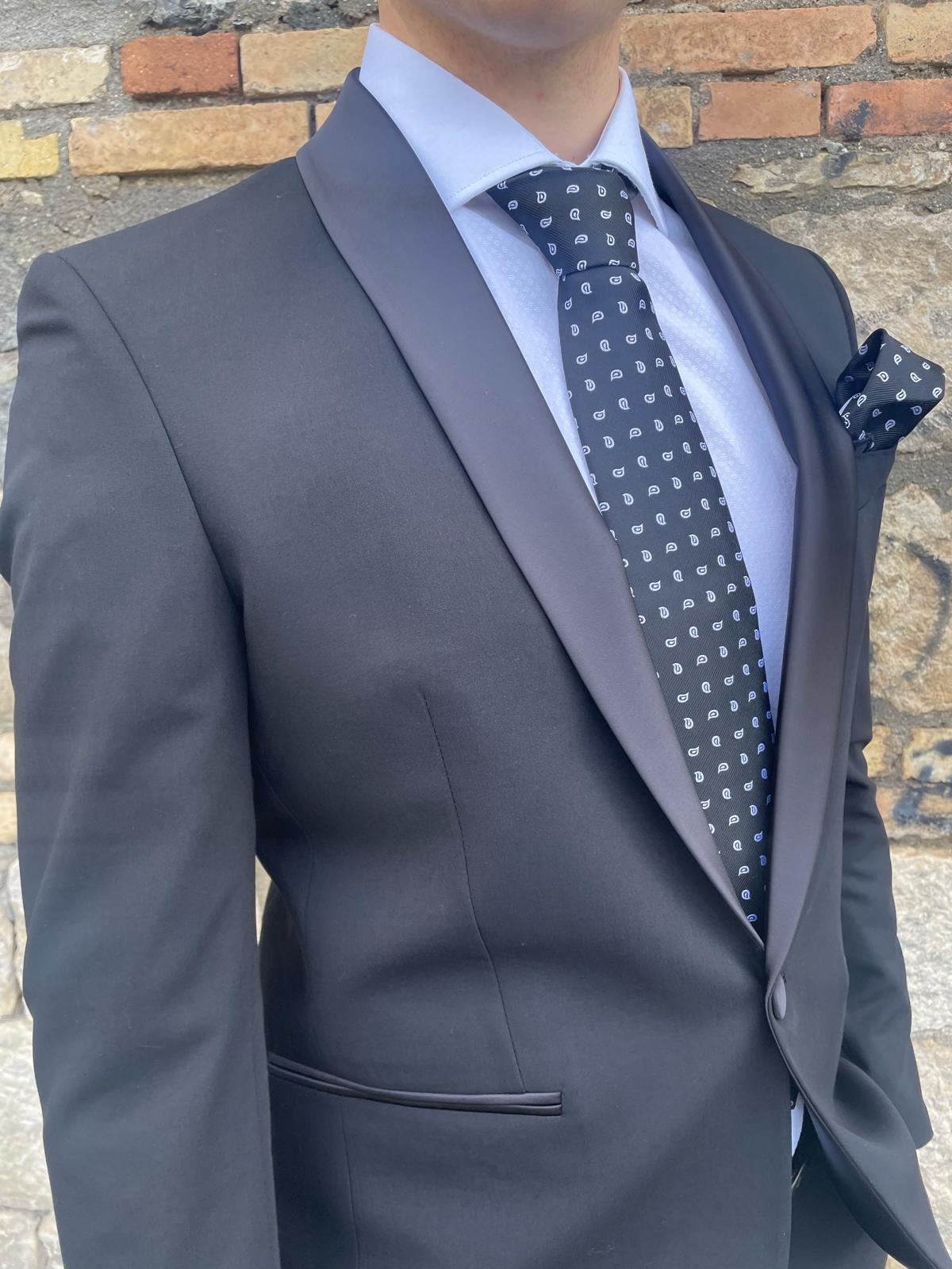 Abito smoking 2 pezzi mod Maggio S 17 Milano
tessuto elasticizzato elegante