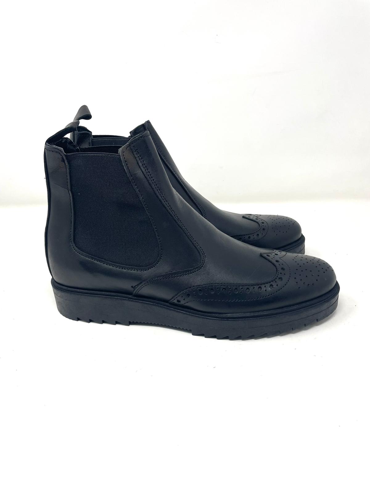 Beatles stivaletto con monogramma in vera pelle made in Italy fondo gomma piatto a zeppa