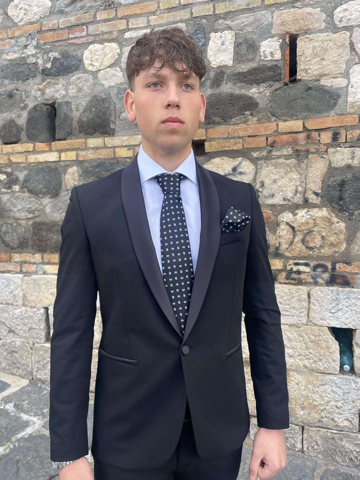 Abito smoking 2 pezzi mod Maggio S 17 Milano
tessuto elasticizzato elegante
