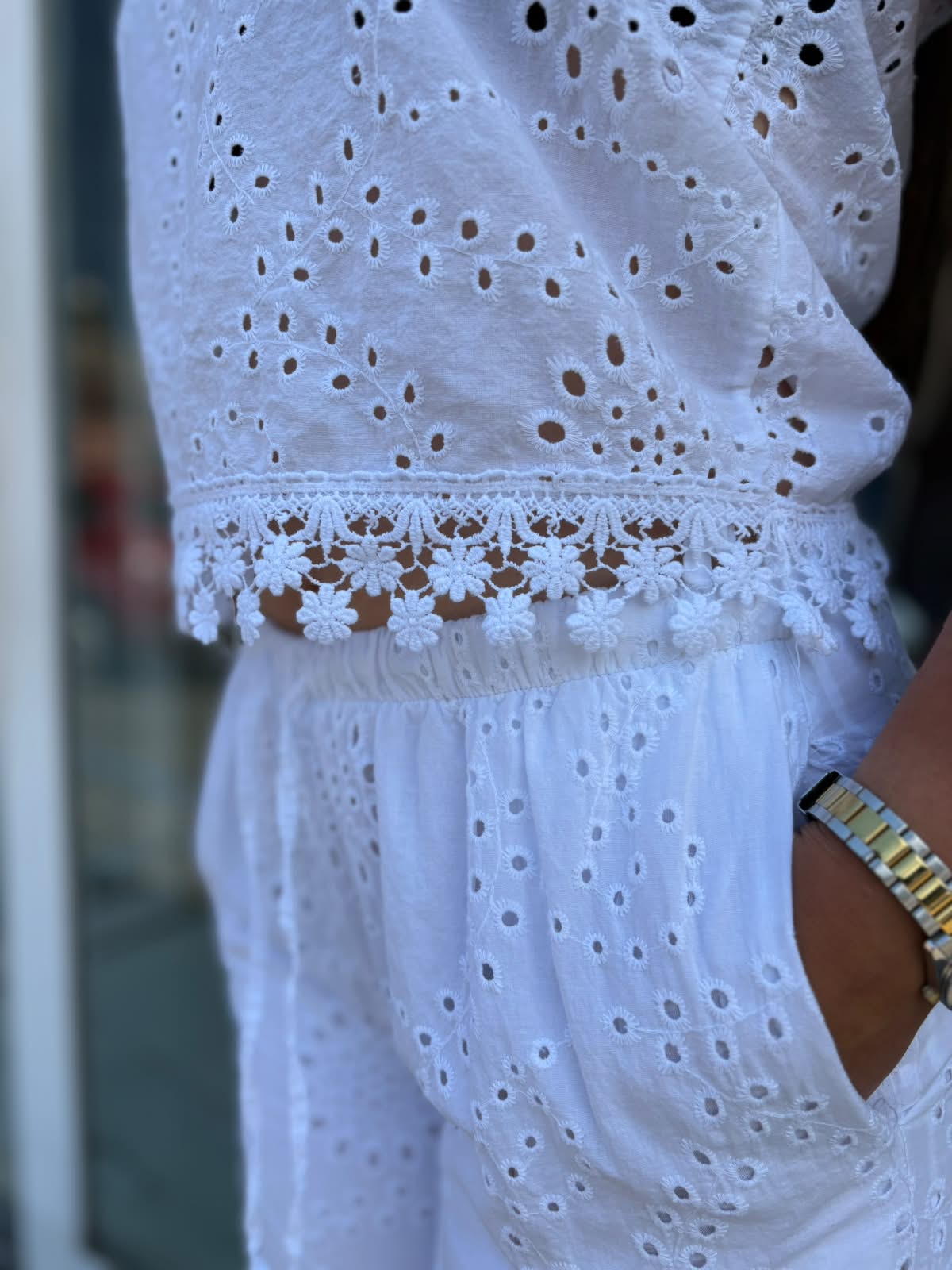 completo Donna con Gilet Corto in Pizzo San Gallo
