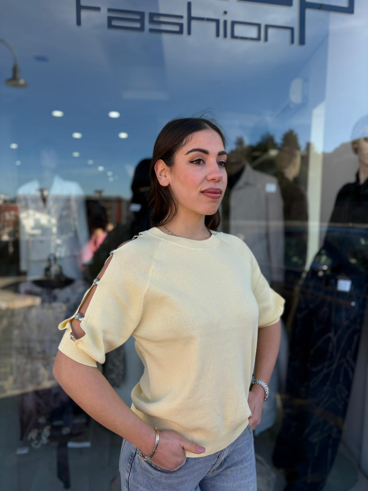 Maglia in Filo Spalla Scoperta