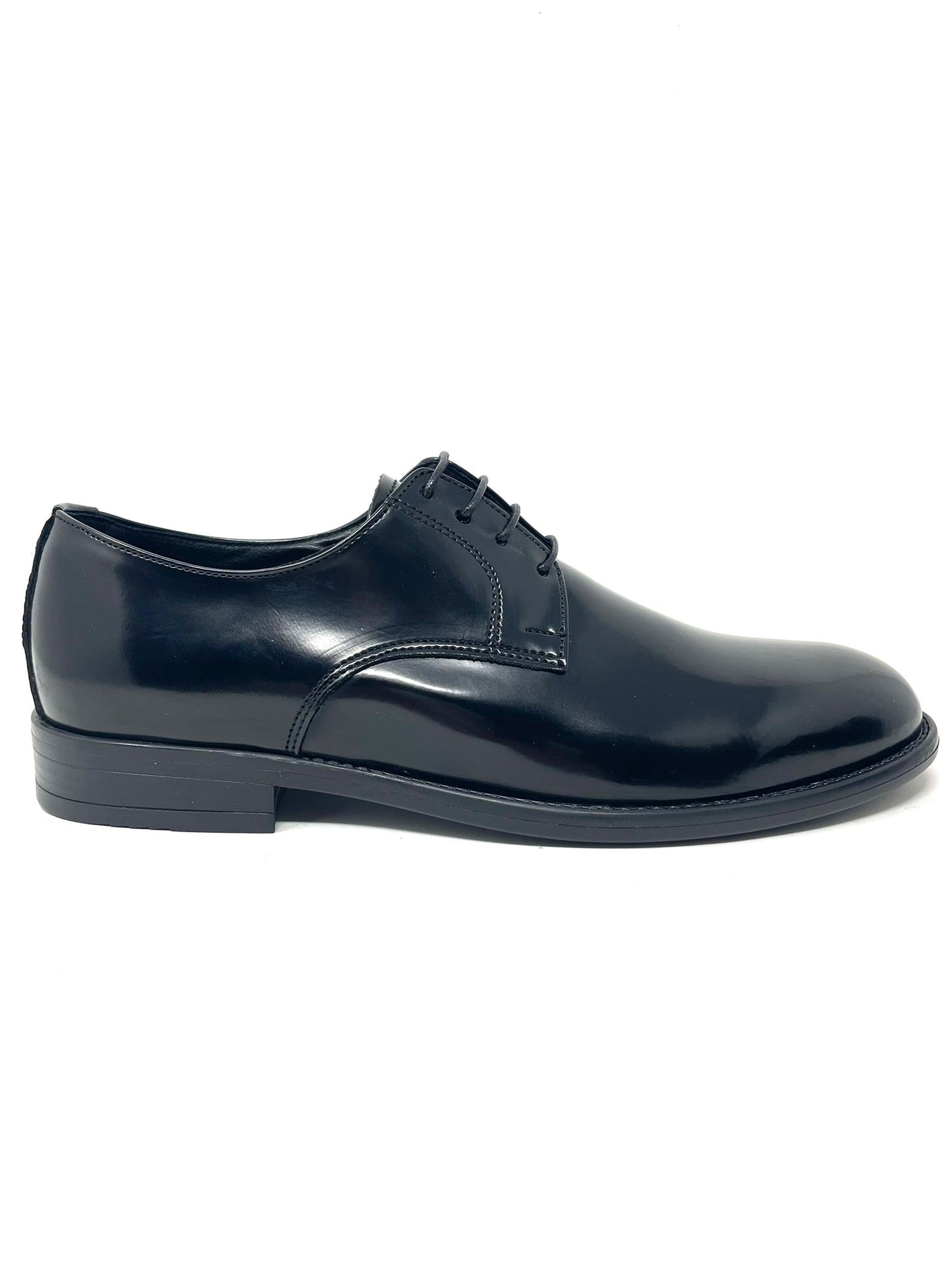 Scarpa Stringata in pelle abrasivata con fondo gomma made in italy