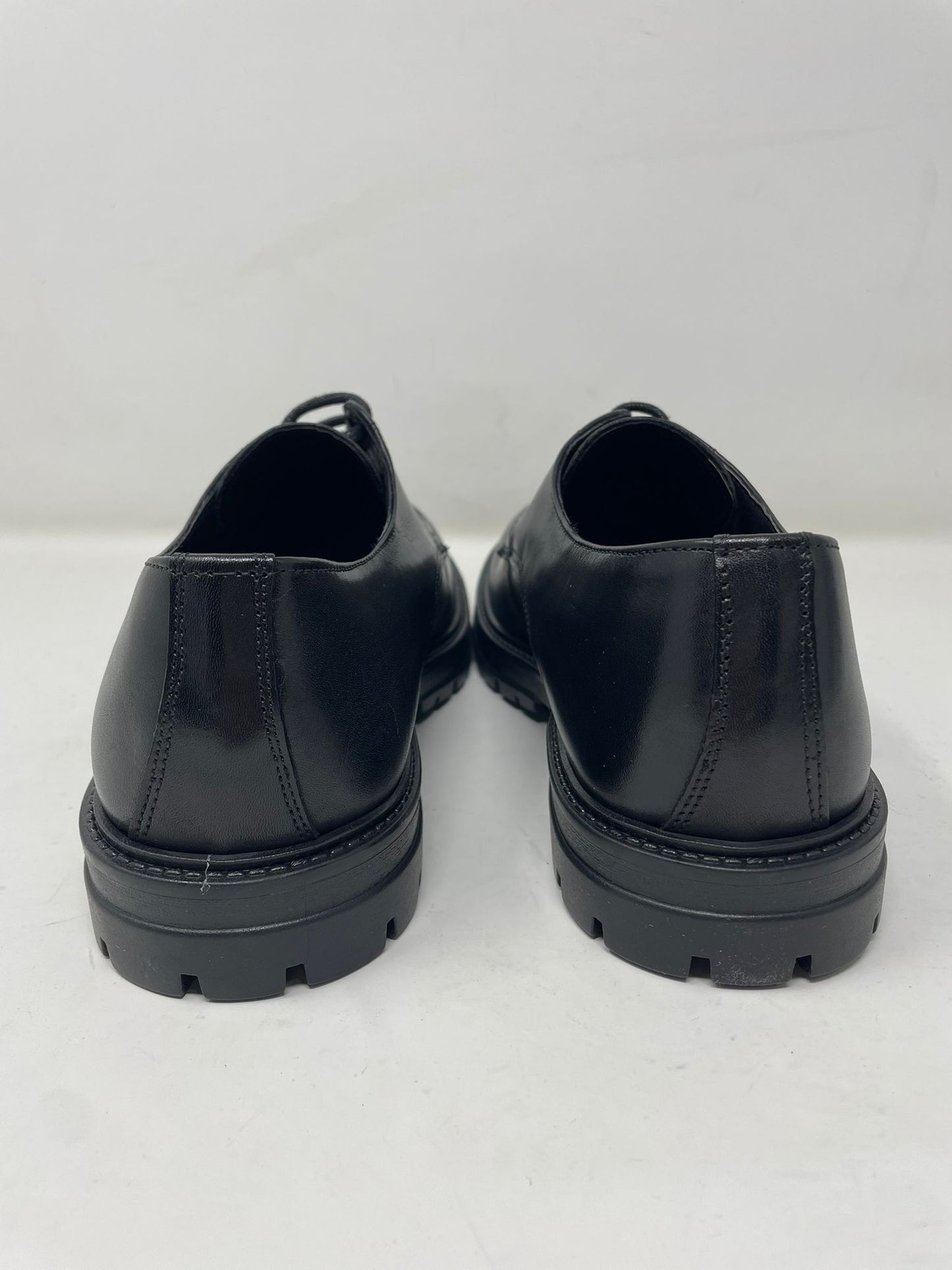 Stringata da uomo lavorata ad ago fondo vibram in vera pelle MADE IN ITALY