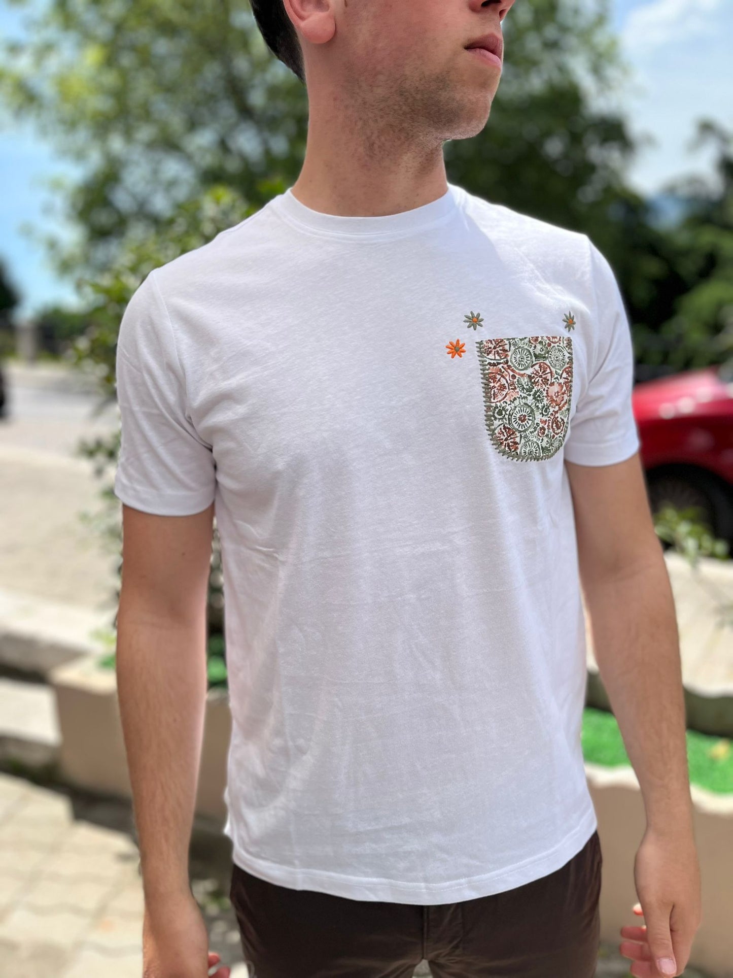 T-Shirt con Taschino a Fiori – Uomo
