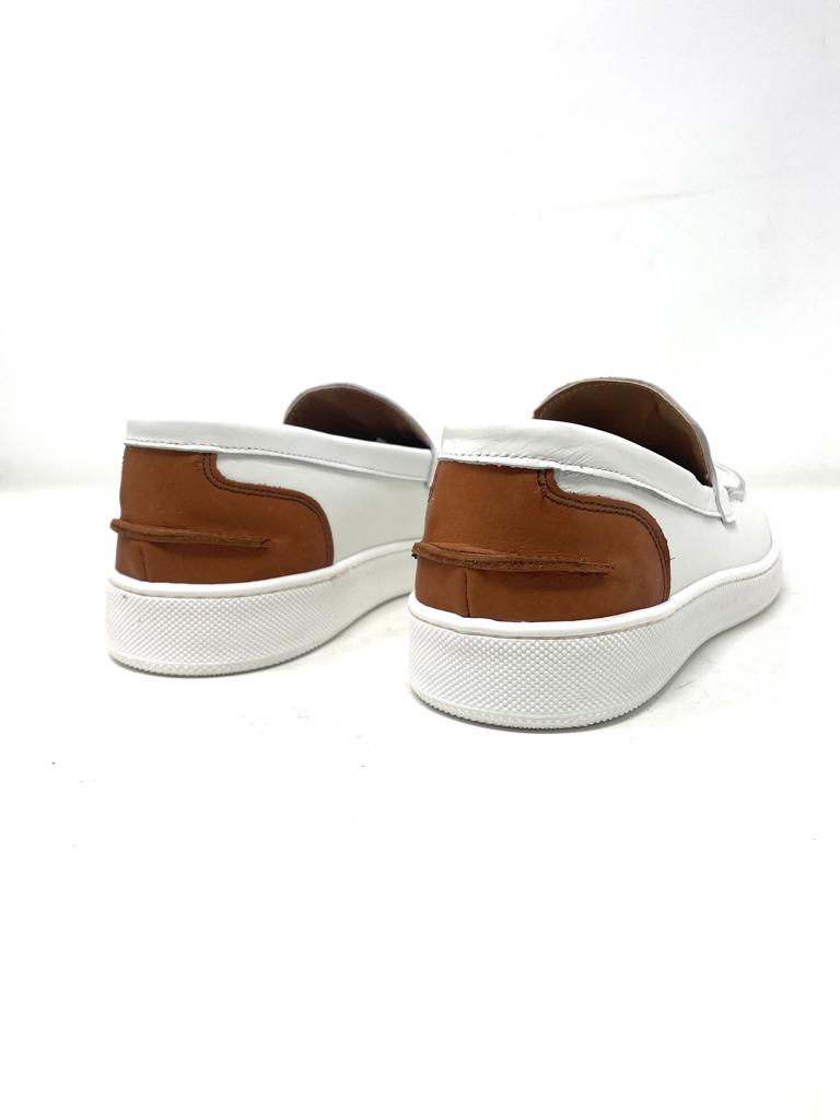 Mocassino con nappine modello Maddalena in vera pelle bicolore made in Italy fondo gomma cucito