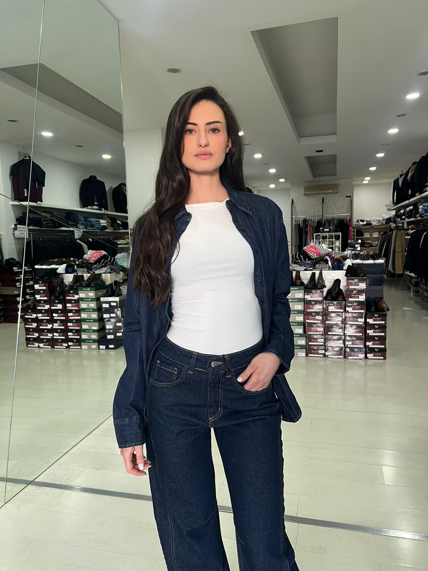 camicia denim over colore scuro
