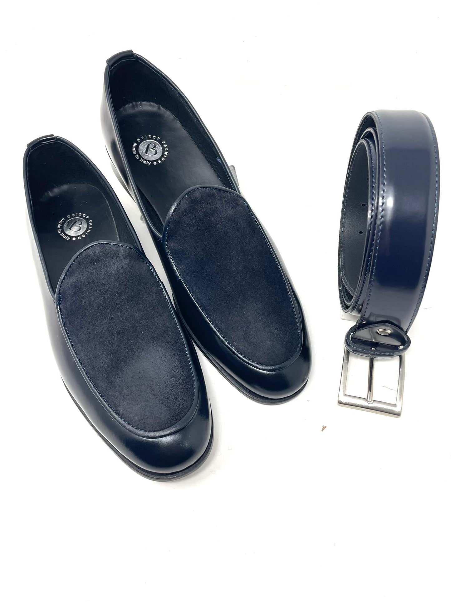 Mocassino in Pelle con Ovalino Scamosciato – Fondo Cuoio Cucito