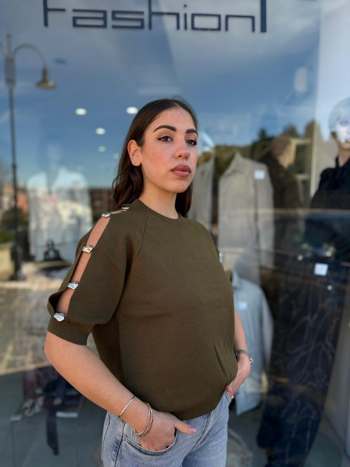 Maglia in Filo Spalla Scoperta