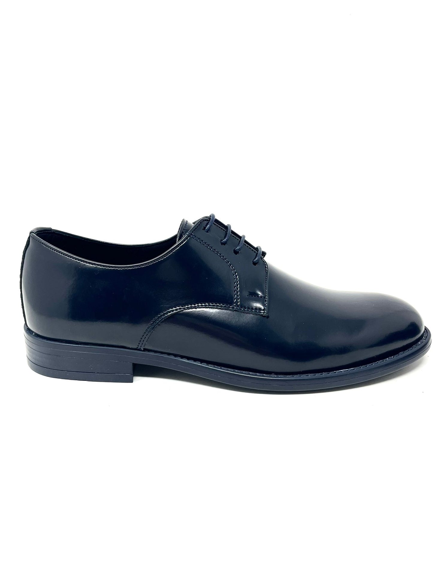 Scarpa Stringata in pelle abrasivata con fondo gomma made in italy
