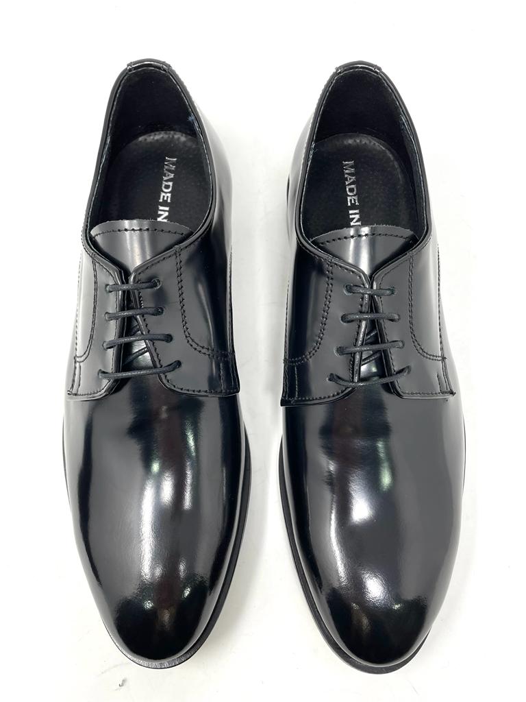 Patent leather ceremony lace-up shoes with leather sole