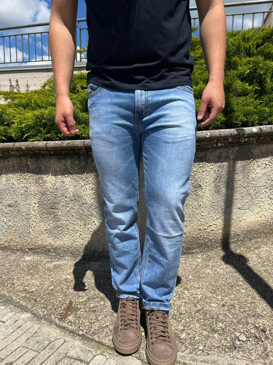 Jeans Uomo Regular Fit – Lavaggio Chiaro